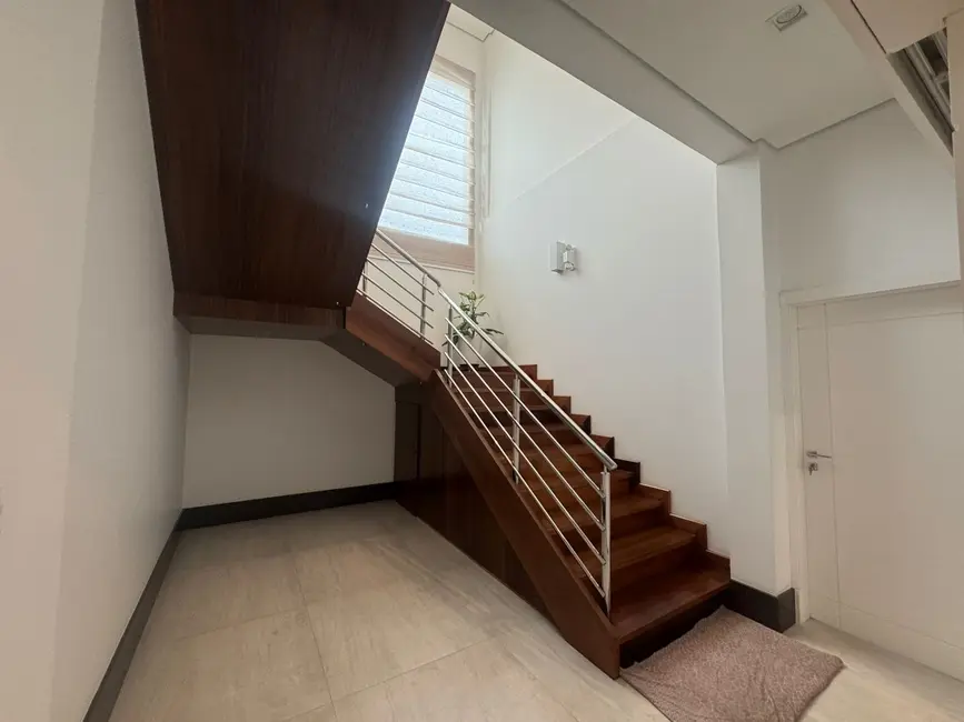 Casa com 3 quartos à venda, 720m2 em Cabeçudas, Itajai - SC - imagem 5 Foto 5 de Casa com 3 quartos à venda, 720m2 em Cabeçudas, Itajai - SC