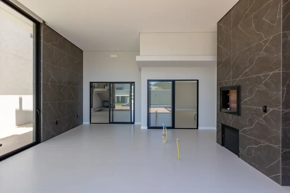 Foto 6 de Casa de Condomínio com 3 quartos à venda, 424m2 em Santa Regina, Camboriu - SC