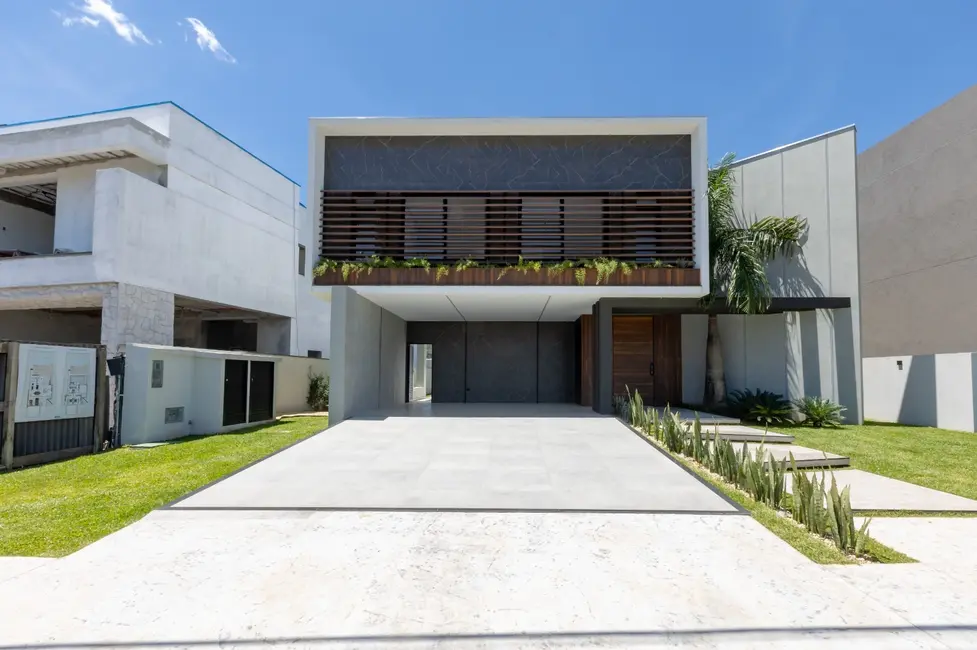 Foto 3 de Casa de Condomínio com 3 quartos à venda, 424m2 em Santa Regina, Camboriu - SC