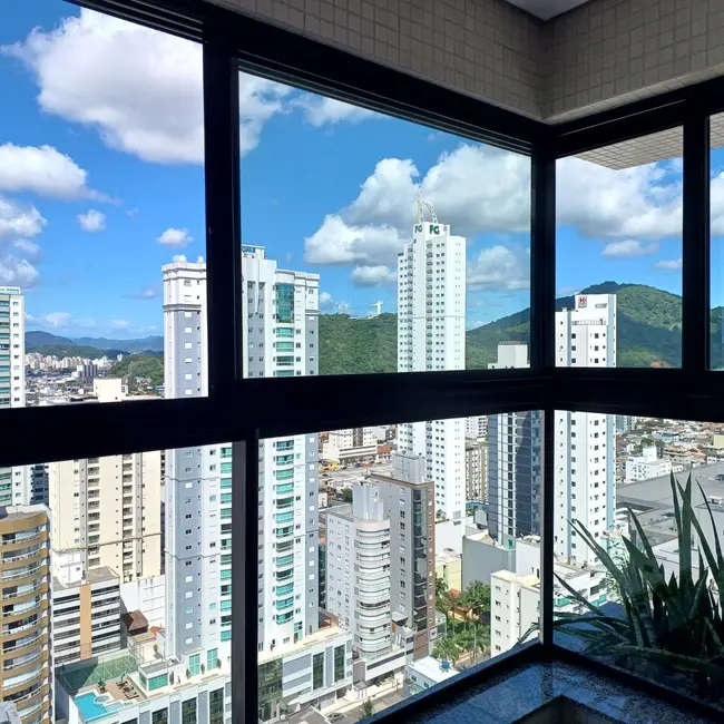 Apartamento com 4 quartos à venda e para alugar, 132m2 em Centro, Balneario Camboriu - SC - imagem 4 Foto 4 de Apartamento com 4 quartos à venda e para alugar, 132m2 em Centro, Balneario Camboriu - SC