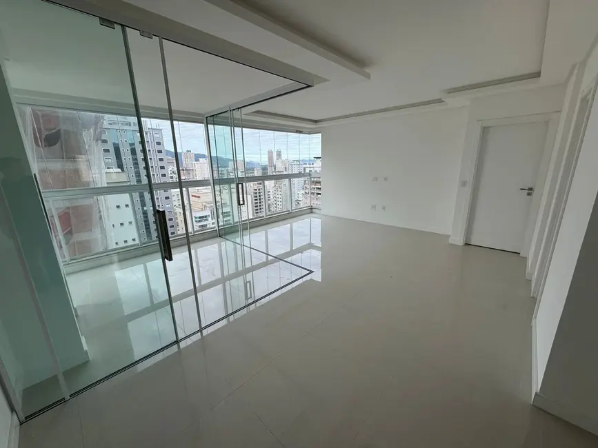 Foto 4 de Apartamento com 3 quartos à venda, 116m2 em Meia Praia, Itapema - SC