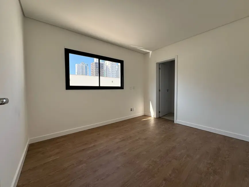 Apartamento com 2 quartos à venda, 100m2 em Nações, Balneario Camboriu - SC - imagem 8 Foto 8 de Apartamento com 2 quartos à venda, 100m2 em Nações, Balneario Camboriu - SC