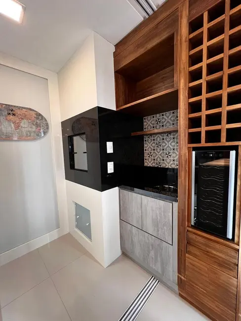 Apartamento com 3 quartos para alugar, 118m2 em Pioneiros, Balneario Camboriu - SC - imagem 5 Foto 5 de Apartamento com 3 quartos para alugar, 118m2 em Pioneiros, Balneario Camboriu - SC