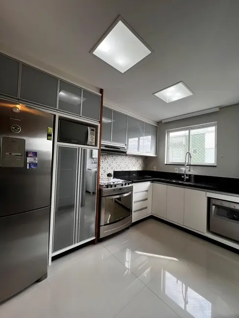 Apartamento com 3 quartos para alugar, 118m2 em Pioneiros, Balneario Camboriu - SC - imagem 4 Foto 4 de Apartamento com 3 quartos para alugar, 118m2 em Pioneiros, Balneario Camboriu - SC