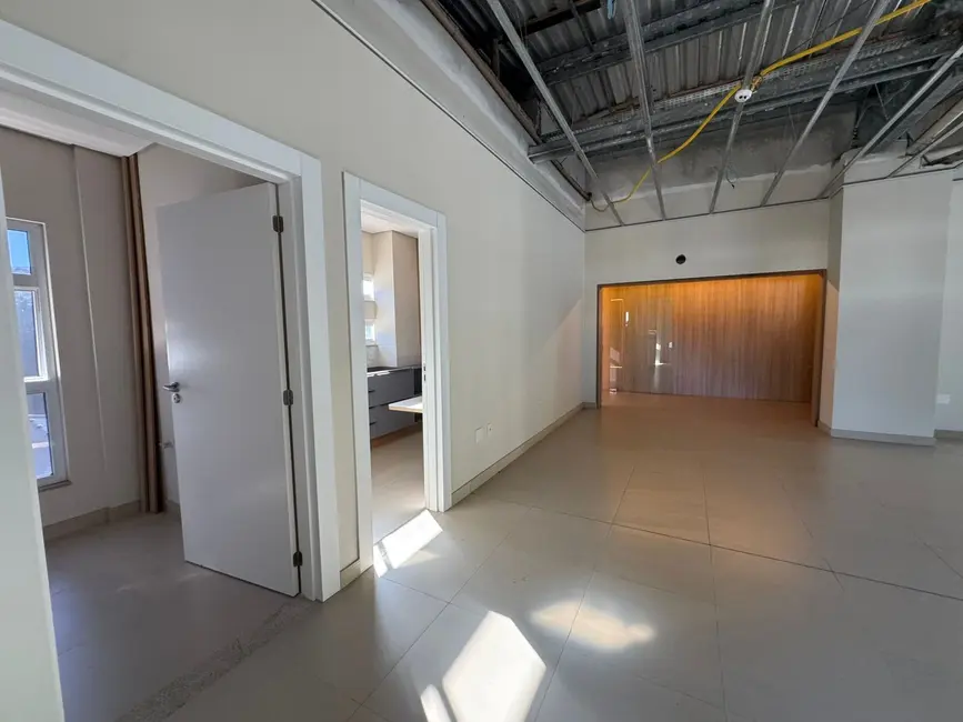 Sala Comercial para alugar, 250m2 em Ariribá, Balneario Camboriu - SC - imagem 4 Foto 4 de Sala Comercial para alugar, 250m2 em Ariribá, Balneario Camboriu - SC