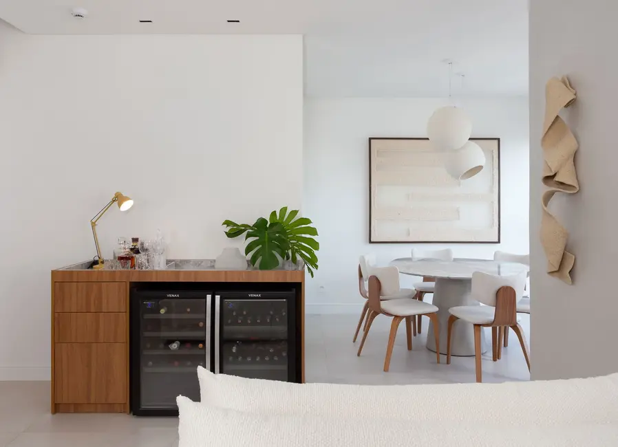 Apartamento com 3 quartos para alugar, 122m2 em Centro, Balneario Camboriu - SC - imagem 5 Foto 5 de Apartamento com 3 quartos para alugar, 122m2 em Centro, Balneario Camboriu - SC