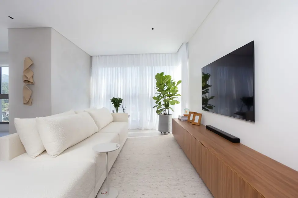 Foto 1 de Apartamento com 3 quartos para alugar, 122m2 em Centro, Balneario Camboriu - SC