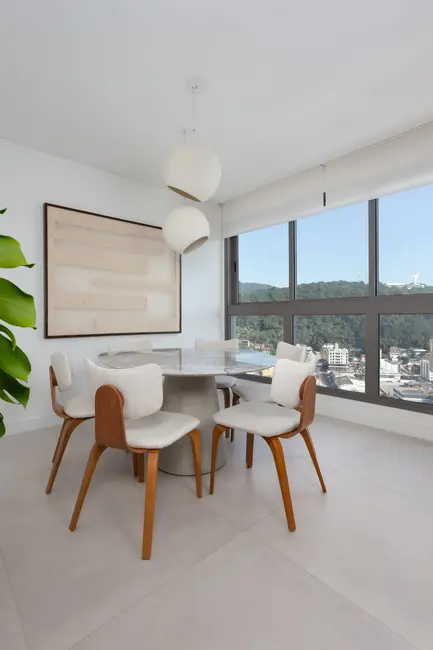 Foto 2 de Apartamento com 3 quartos para alugar, 122m2 em Centro, Balneario Camboriu - SC