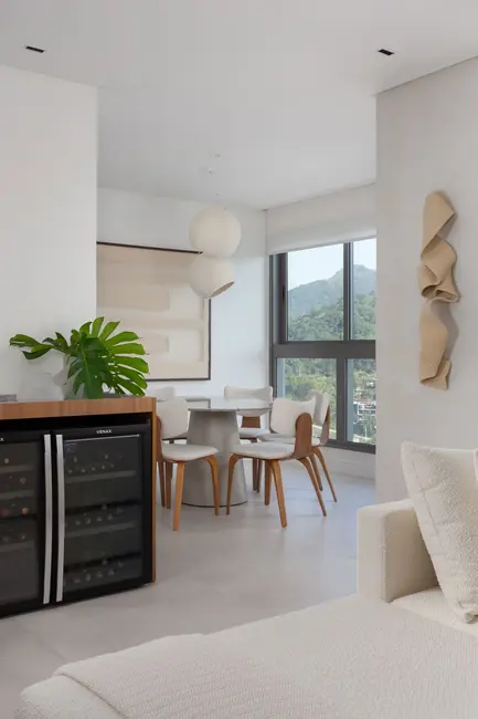 Apartamento com 3 quartos para alugar, 122m2 em Centro, Balneario Camboriu - SC - imagem 4 Foto 4 de Apartamento com 3 quartos para alugar, 122m2 em Centro, Balneario Camboriu - SC