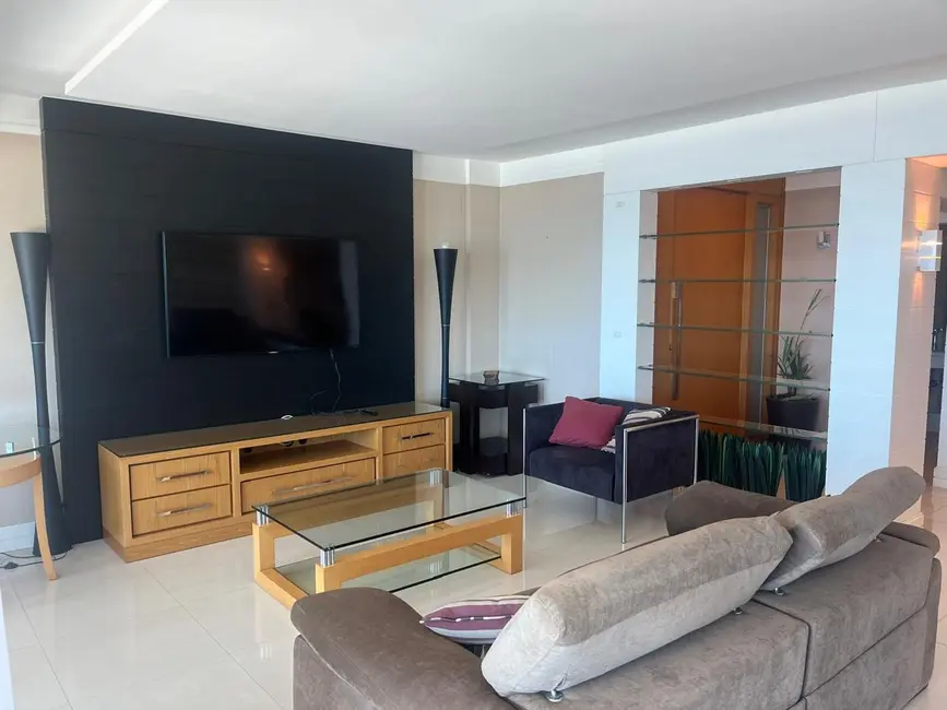 Apartamento com 3 quartos à venda, 200m2 em Centro, Balneario Camboriu - SC - imagem 5 Foto 5 de Apartamento com 3 quartos à venda, 200m2 em Centro, Balneario Camboriu - SC