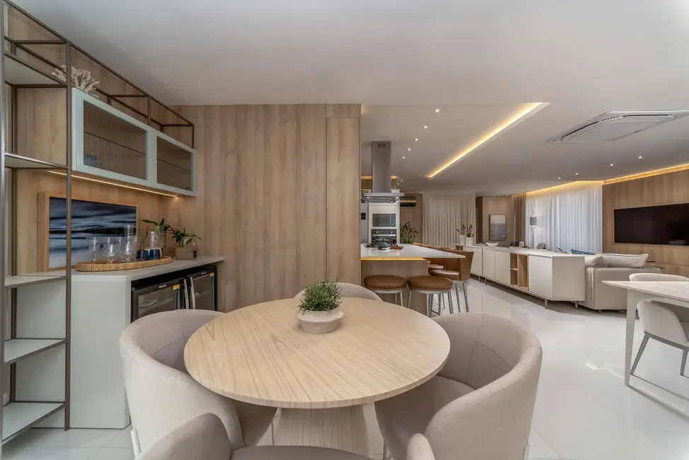 Apartamento com 4 quartos à venda, 233m2 em Centro, Balneario Camboriu - SC - imagem 4 Foto 4 de Apartamento com 4 quartos à venda, 233m2 em Centro, Balneario Camboriu - SC