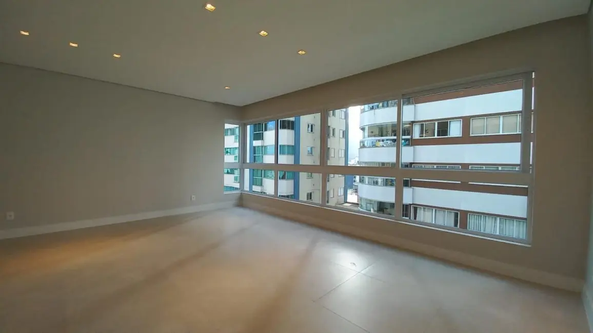 Apartamento com 3 quartos à venda, 120m2 em Centro, Balneario Camboriu - SC - imagem 2 Foto 2 de Apartamento com 3 quartos à venda, 120m2 em Centro, Balneario Camboriu - SC