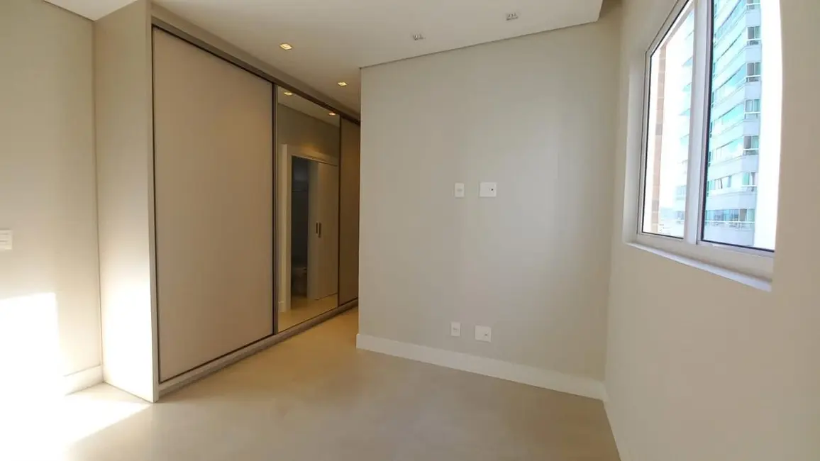 Apartamento com 3 quartos à venda, 120m2 em Centro, Balneario Camboriu - SC - imagem 8 Foto 8 de Apartamento com 3 quartos à venda, 120m2 em Centro, Balneario Camboriu - SC