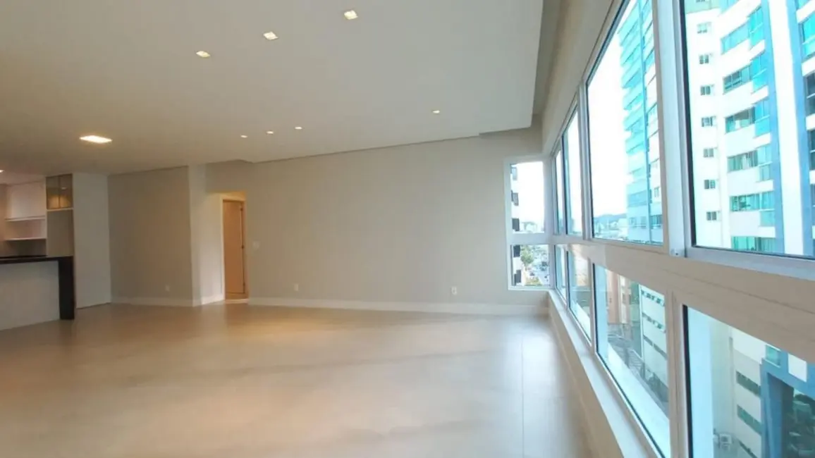 Apartamento com 3 quartos à venda, 120m2 em Centro, Balneario Camboriu - SC - imagem 3 Foto 3 de Apartamento com 3 quartos à venda, 120m2 em Centro, Balneario Camboriu - SC