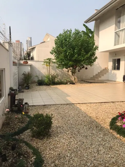 Casa com 3 quartos à venda, 330m2 em Centro, Balneario Camboriu - SC - imagem 3 Foto 3 de Casa com 3 quartos à venda, 330m2 em Centro, Balneario Camboriu - SC