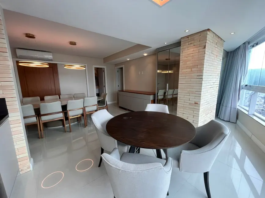 Apartamento com 3 quartos à venda, 137m2 em Centro, Balneario Camboriu - SC - imagem 5 Foto 5 de Apartamento com 3 quartos à venda, 137m2 em Centro, Balneario Camboriu - SC