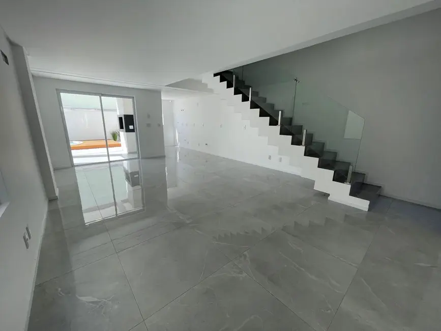 Casa com 3 quartos à venda, 163m2 em São João, Itajai - SC - imagem 5 Foto 5 de Casa com 3 quartos à venda, 163m2 em São João, Itajai - SC