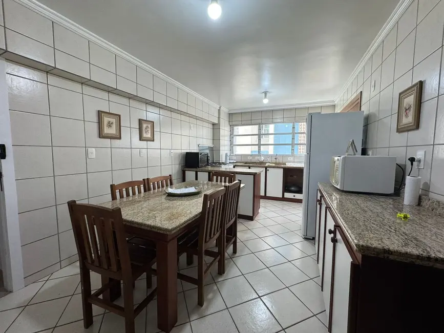 Apartamento com 3 quartos à venda, 131m2 em Centro, Balneario Camboriu - SC - imagem 5 Foto 5 de Apartamento com 3 quartos à venda, 131m2 em Centro, Balneario Camboriu - SC