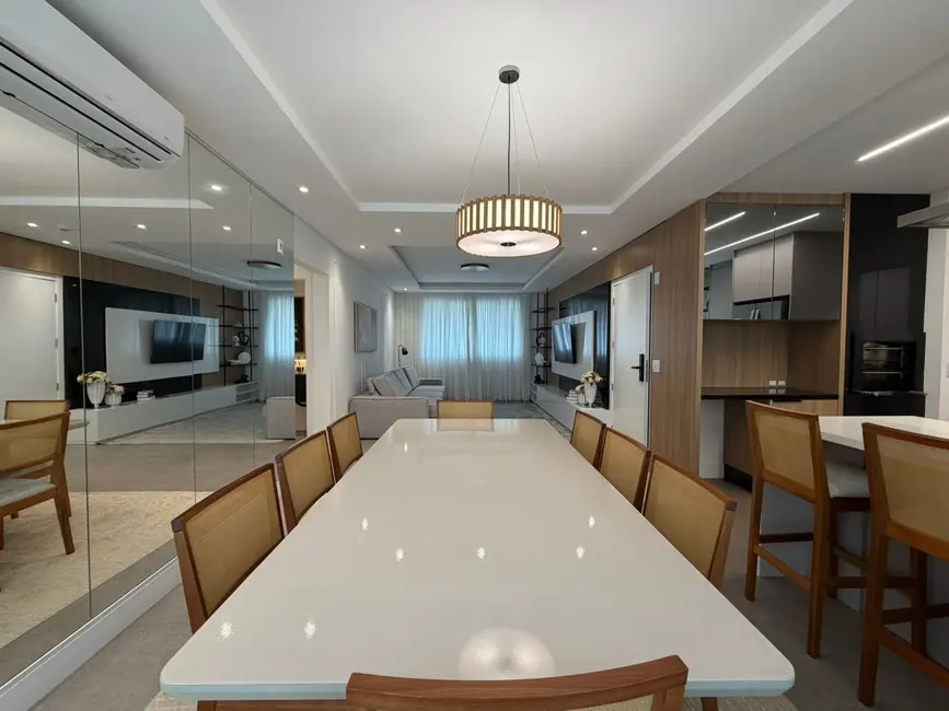 Apartamento com 4 quartos à venda, 143m2 em Centro, Balneario Camboriu - SC - imagem 2 Foto 2 de Apartamento com 4 quartos à venda, 143m2 em Centro, Balneario Camboriu - SC