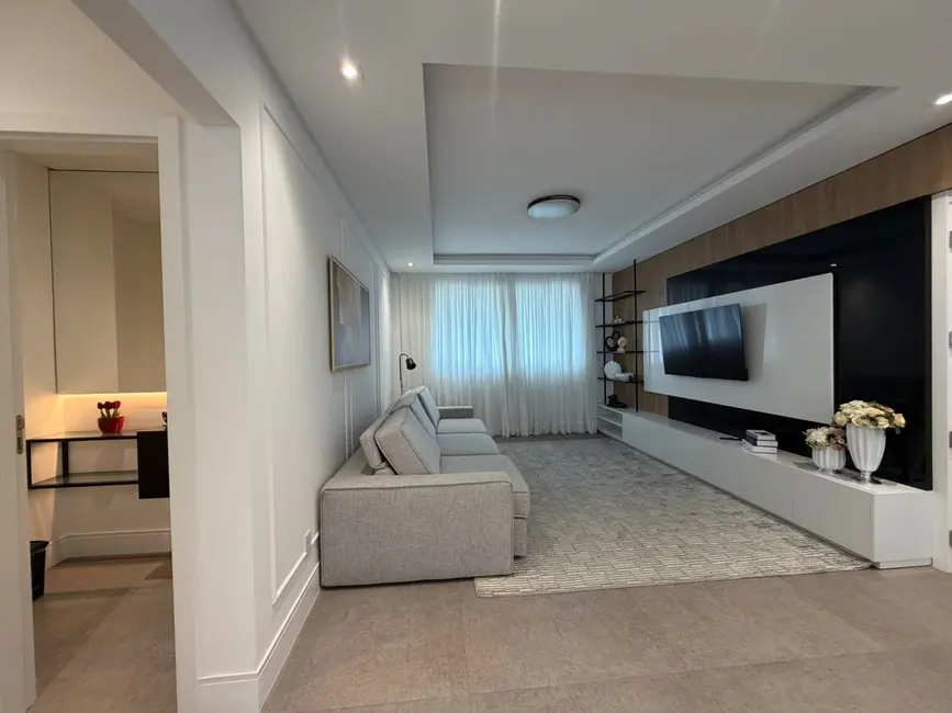 Apartamento com 4 quartos à venda, 143m2 em Centro, Balneario Camboriu - SC - imagem 3 Foto 3 de Apartamento com 4 quartos à venda, 143m2 em Centro, Balneario Camboriu - SC