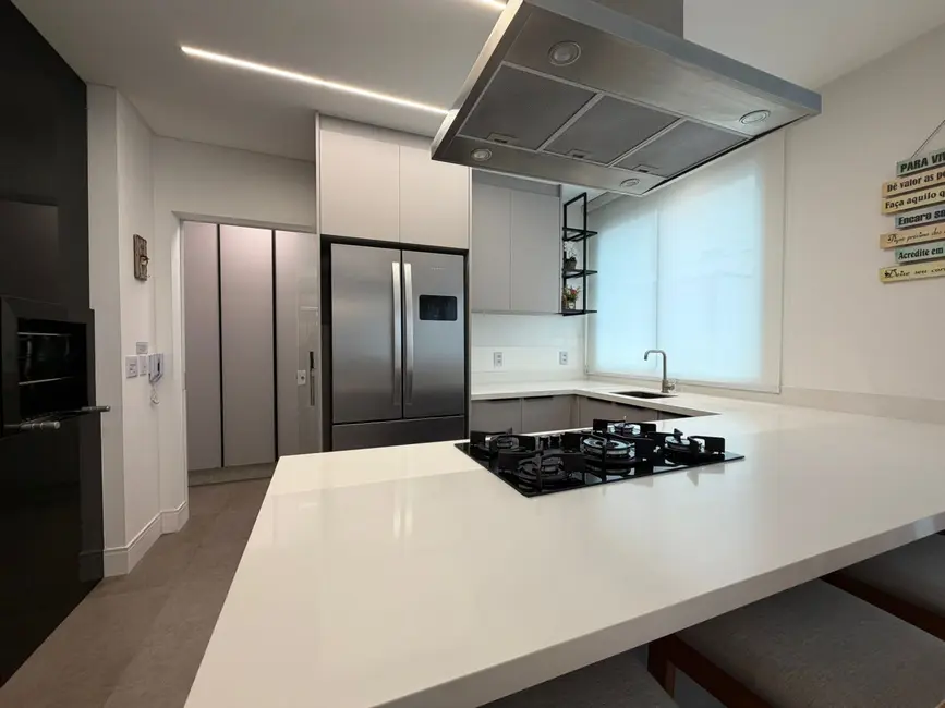 Apartamento com 4 quartos à venda, 143m2 em Centro, Balneario Camboriu - SC - imagem 6 Foto 6 de Apartamento com 4 quartos à venda, 143m2 em Centro, Balneario Camboriu - SC