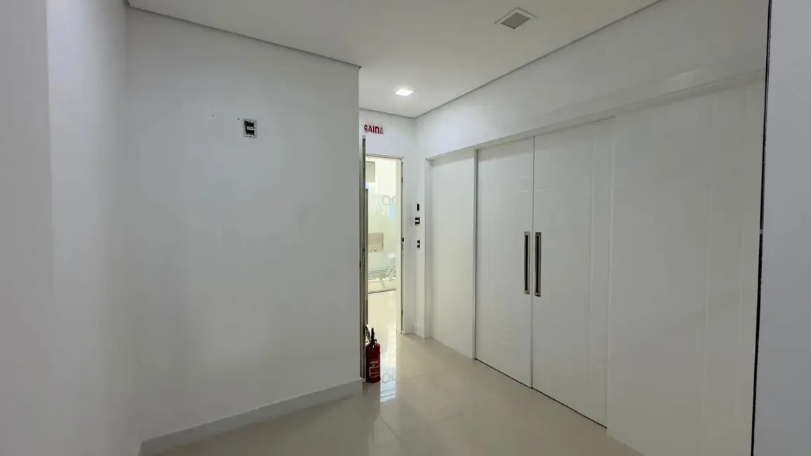Sala Comercial para alugar, 106m2 em Pioneiros, Balneario Camboriu - SC - imagem 2 Foto 2 de Sala Comercial para alugar, 106m2 em Pioneiros, Balneario Camboriu - SC