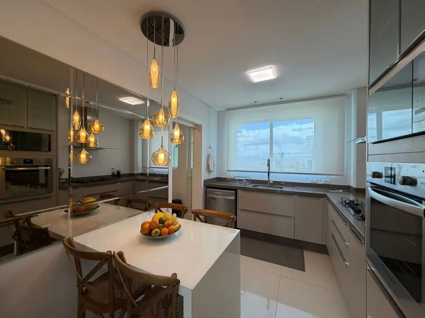 Apartamento com 4 quartos à venda, 189m2 em Centro, Balneario Camboriu - SC - imagem 9 Foto 9 de Apartamento com 4 quartos à venda, 189m2 em Centro, Balneario Camboriu - SC