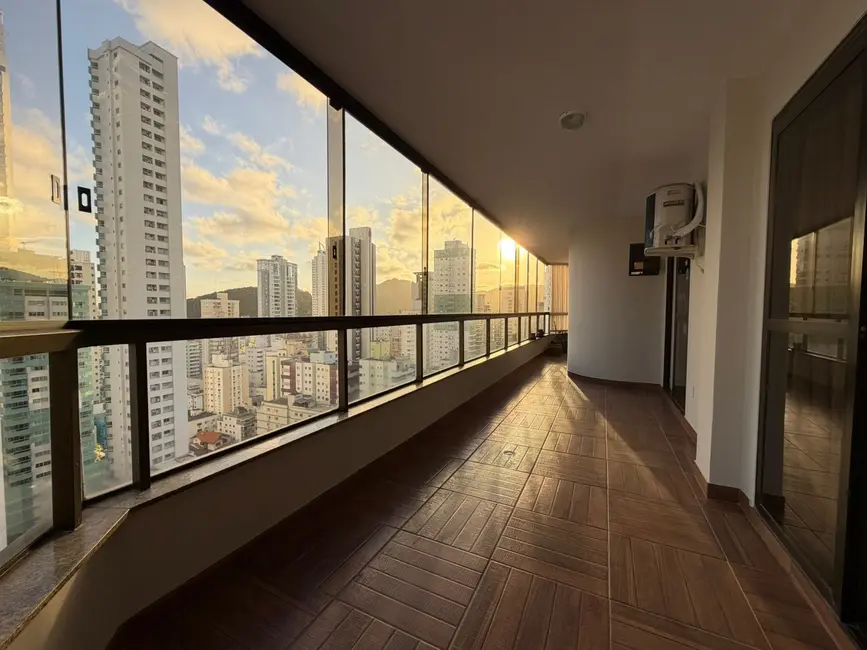 Apartamento com 3 quartos à venda em Centro, Balneario Camboriu - SC - imagem 2 Foto 2 de Apartamento com 3 quartos à venda em Centro, Balneario Camboriu - SC