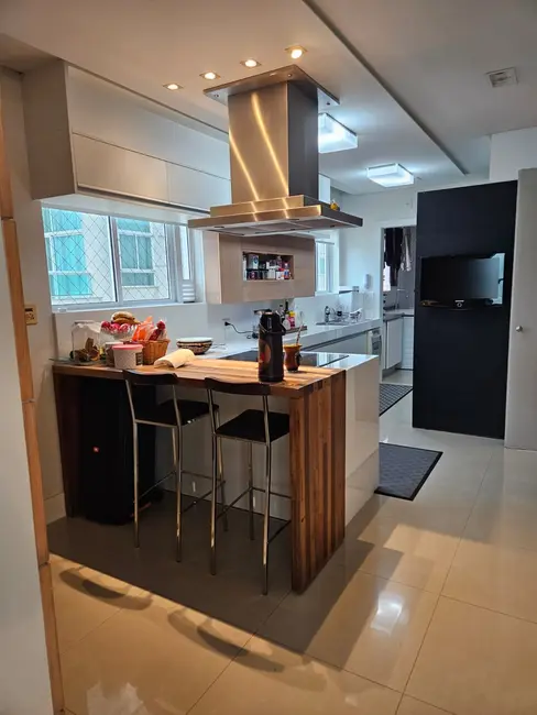 Apartamento com 3 quartos à venda, 206m2 em Centro, Balneario Camboriu - SC - imagem 7 Foto 7 de Apartamento com 3 quartos à venda, 206m2 em Centro, Balneario Camboriu - SC