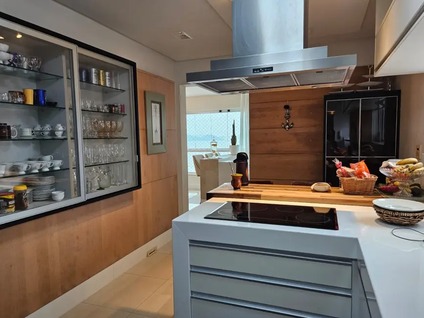 Apartamento com 3 quartos à venda, 206m2 em Centro, Balneario Camboriu - SC - imagem 8 Foto 8 de Apartamento com 3 quartos à venda, 206m2 em Centro, Balneario Camboriu - SC