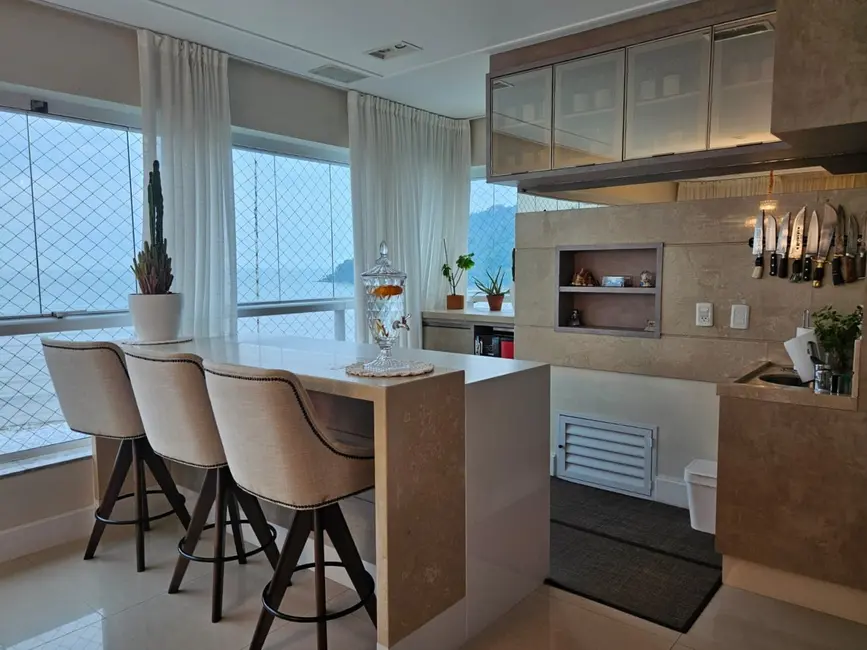 Apartamento com 3 quartos à venda, 206m2 em Centro, Balneario Camboriu - SC - imagem 6 Foto 6 de Apartamento com 3 quartos à venda, 206m2 em Centro, Balneario Camboriu - SC