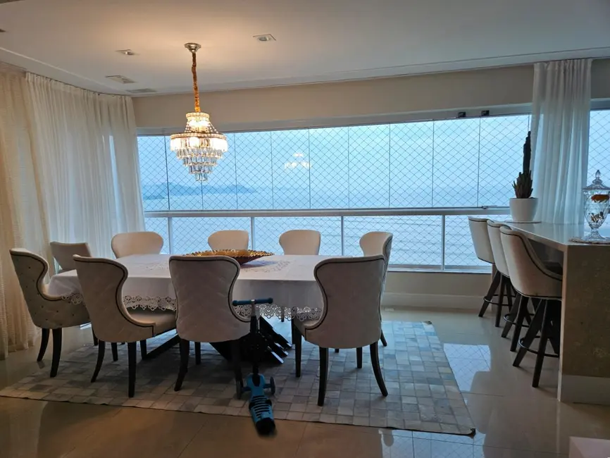 Apartamento com 3 quartos à venda, 206m2 em Centro, Balneario Camboriu - SC - imagem 4 Foto 4 de Apartamento com 3 quartos à venda, 206m2 em Centro, Balneario Camboriu - SC