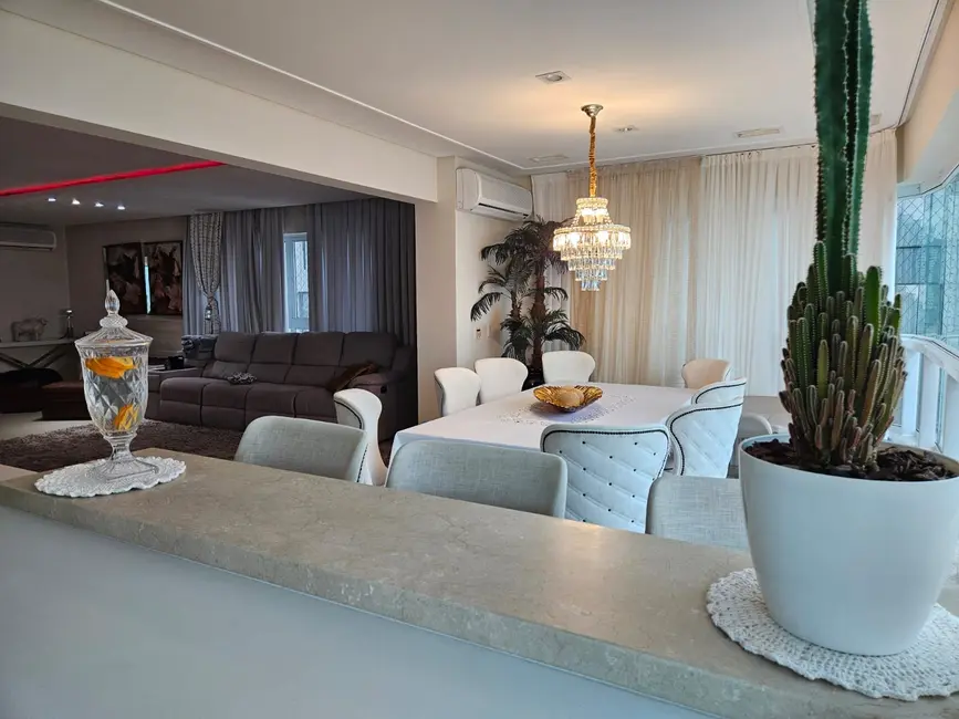 Apartamento com 3 quartos à venda, 206m2 em Centro, Balneario Camboriu - SC - imagem 5 Foto 5 de Apartamento com 3 quartos à venda, 206m2 em Centro, Balneario Camboriu - SC