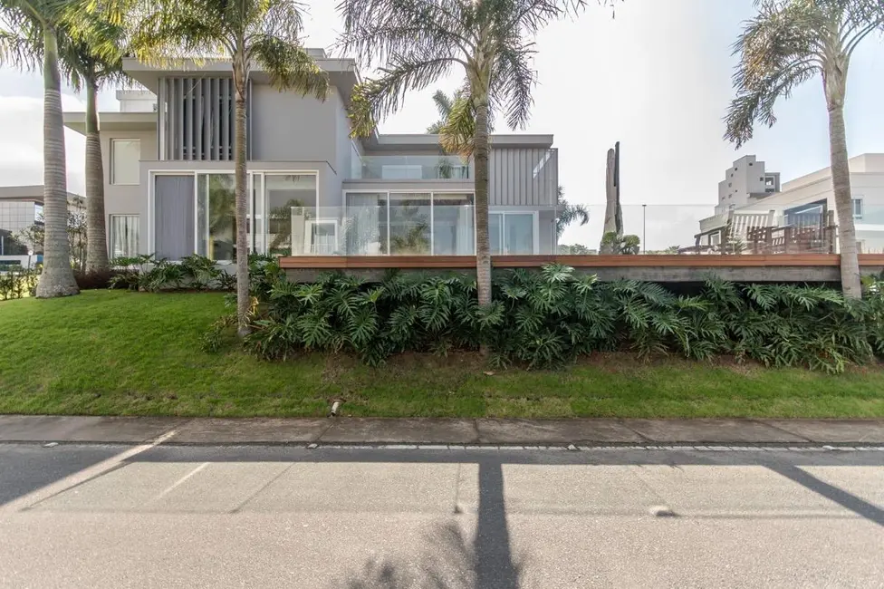 Casa de Condomínio com 5 quartos à venda, 430m2 em Itajai - SC - imagem 3 Foto 3 de Casa de Condomínio com 5 quartos à venda, 430m2 em Itajai - SC