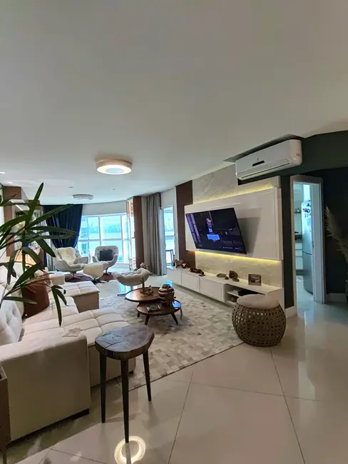 Apartamento com 4 quartos à venda, 160m2 em Pioneiros, Balneario Camboriu - SC - imagem 2 Foto 2 de Apartamento com 4 quartos à venda, 160m2 em Pioneiros, Balneario Camboriu - SC