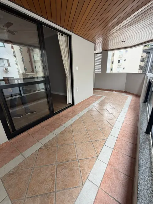 Apartamento com 3 quartos à venda, 125m2 em Centro, Balneario Camboriu - SC - imagem 3 Foto 3 de Apartamento com 3 quartos à venda, 125m2 em Centro, Balneario Camboriu - SC