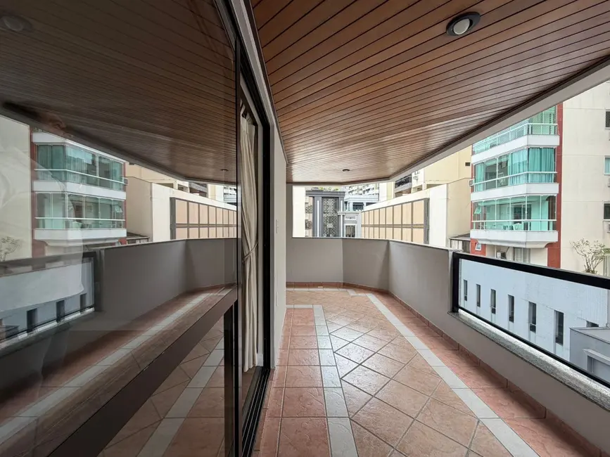 Apartamento com 3 quartos à venda, 125m2 em Centro, Balneario Camboriu - SC - imagem 2 Foto 2 de Apartamento com 3 quartos à venda, 125m2 em Centro, Balneario Camboriu - SC