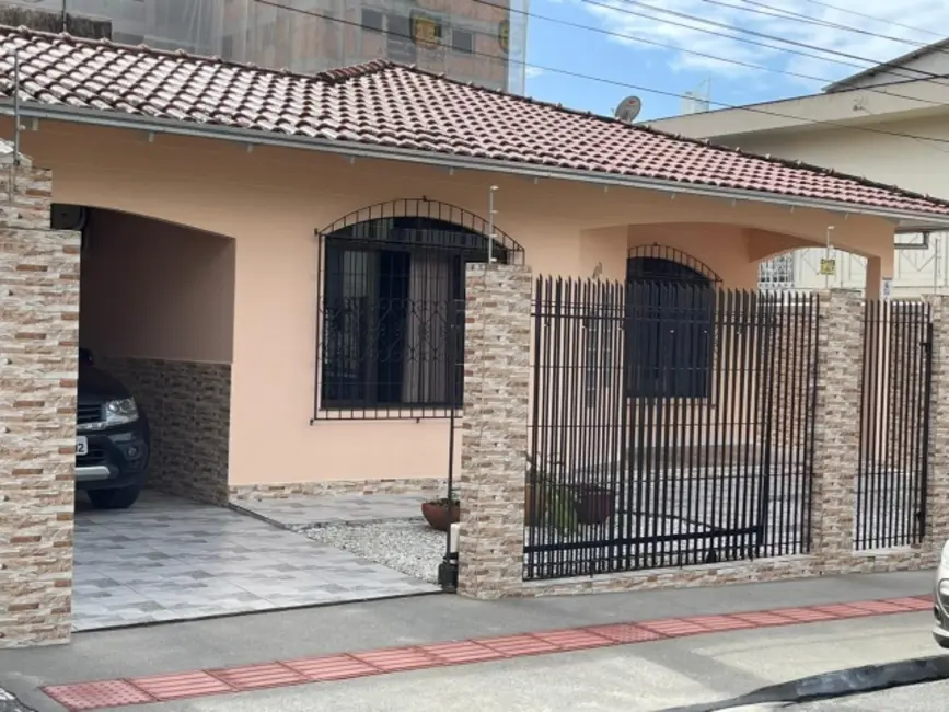 Casa com 3 quartos à venda, 158m2 em Nações, Balneario Camboriu - SC - imagem 1 Foto 1 de Casa com 3 quartos à venda, 158m2 em Nações, Balneario Camboriu - SC