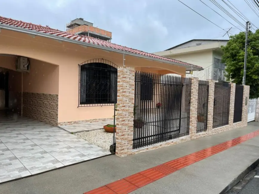 Casa com 3 quartos à venda, 158m2 em Nações, Balneario Camboriu - SC - imagem 2 Foto 2 de Casa com 3 quartos à venda, 158m2 em Nações, Balneario Camboriu - SC