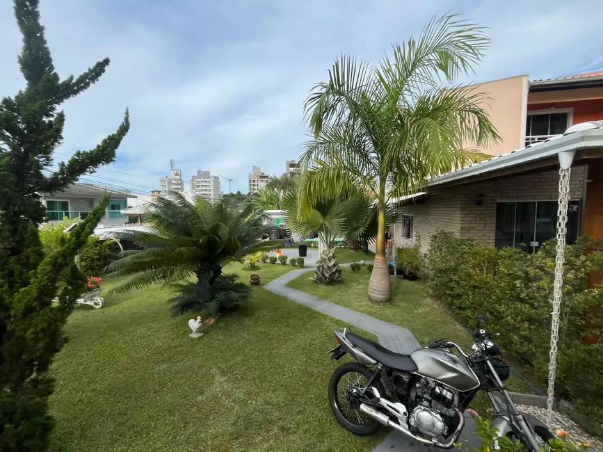 Foto 1 de Terreno / Lote à venda, 401m2 em Praia dos Amores, Balneario Camboriu - SC