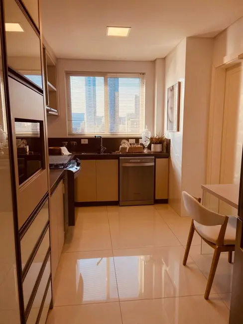 Apartamento com 3 quartos à venda, 160m2 em Centro, Balneario Camboriu - SC - imagem 5 Foto 5 de Apartamento com 3 quartos à venda, 160m2 em Centro, Balneario Camboriu - SC