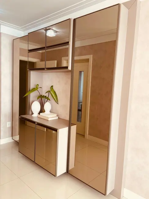 Apartamento com 3 quartos à venda, 160m2 em Centro, Balneario Camboriu - SC - imagem 4 Foto 4 de Apartamento com 3 quartos à venda, 160m2 em Centro, Balneario Camboriu - SC