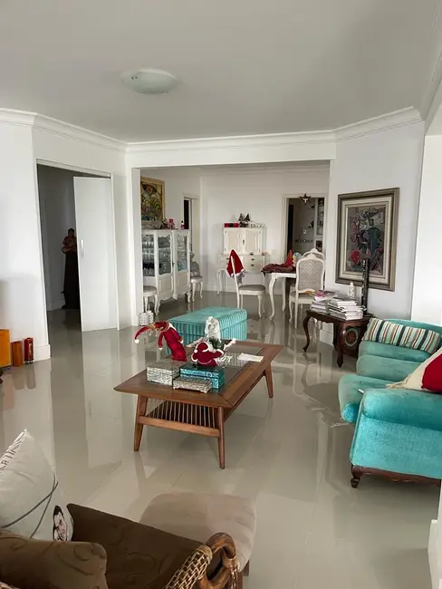 Apartamento com 4 quartos para alugar, 410m2 em Centro, Balneario Camboriu - SC - imagem 4 Foto 4 de Apartamento com 4 quartos para alugar, 410m2 em Centro, Balneario Camboriu - SC
