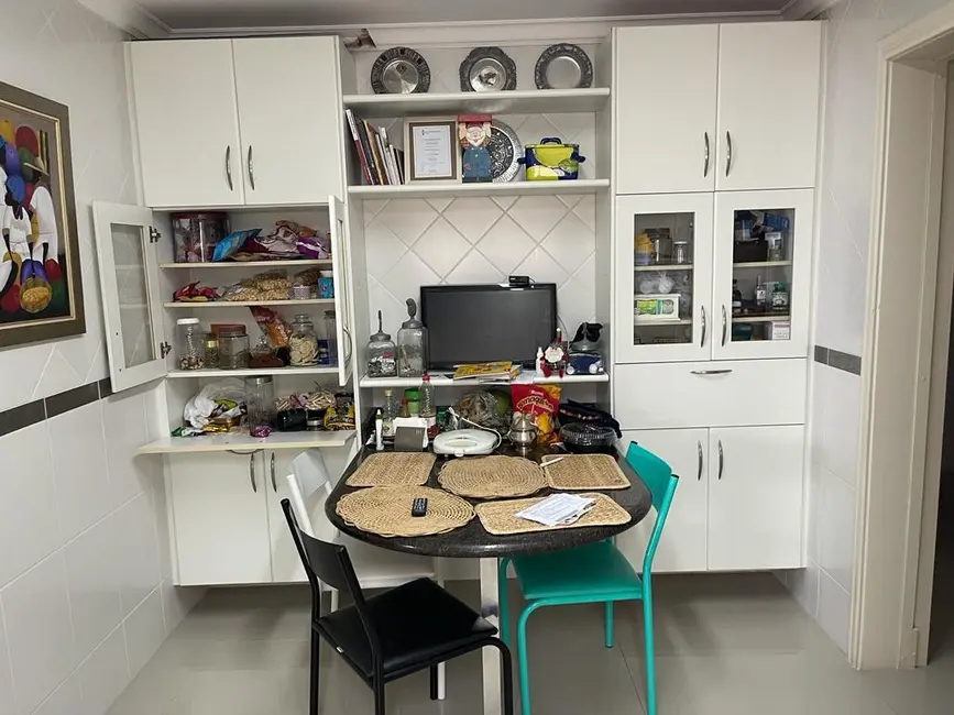 Apartamento com 4 quartos para alugar, 410m2 em Centro, Balneario Camboriu - SC - imagem 8 Foto 8 de Apartamento com 4 quartos para alugar, 410m2 em Centro, Balneario Camboriu - SC