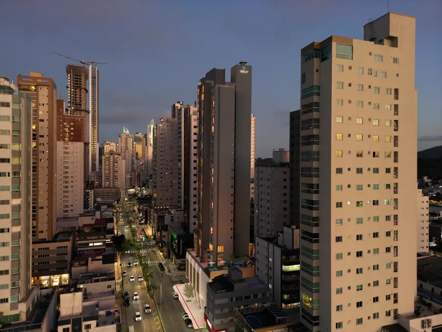 Apartamento com 3 quartos à venda, 135m2 em Centro, Balneario Camboriu - SC - imagem 4 Foto 4 de Apartamento com 3 quartos à venda, 135m2 em Centro, Balneario Camboriu - SC