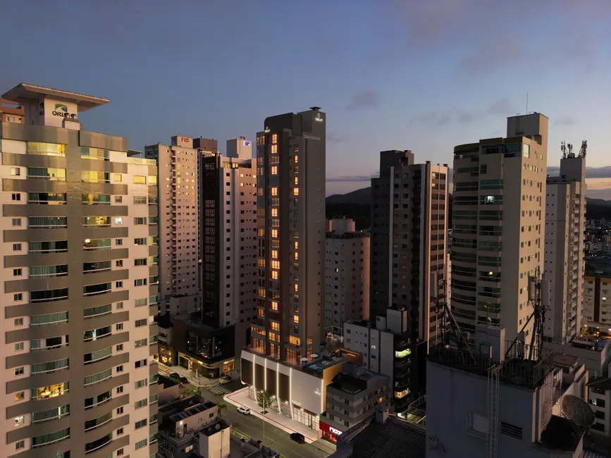 Apartamento com 3 quartos à venda, 135m2 em Centro, Balneario Camboriu - SC - imagem 3 Foto 3 de Apartamento com 3 quartos à venda, 135m2 em Centro, Balneario Camboriu - SC