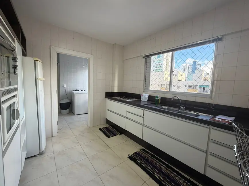 Apartamento com 3 quartos para alugar, 130m2 em Centro, Balneario Camboriu - SC - imagem 5 Foto 5 de Apartamento com 3 quartos para alugar, 130m2 em Centro, Balneario Camboriu - SC