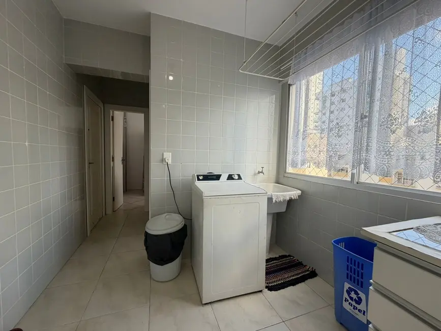 Apartamento com 3 quartos para alugar, 130m2 em Centro, Balneario Camboriu - SC - imagem 6 Foto 6 de Apartamento com 3 quartos para alugar, 130m2 em Centro, Balneario Camboriu - SC