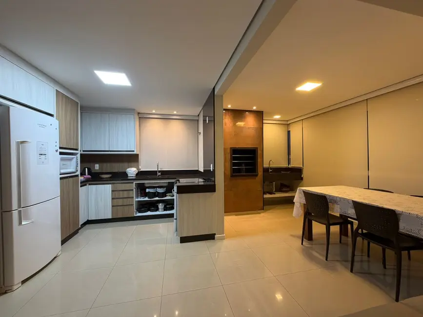 Foto 2 de Apartamento com 3 quartos para alugar, 120m2 em Centro, Balneario Camboriu - SC