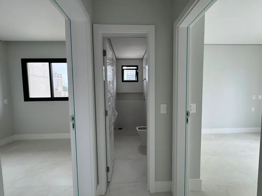 Apartamento com 4 quartos à venda, 133m2 em Centro, Balneario Camboriu - SC - imagem 7 Foto 7 de Apartamento com 4 quartos à venda, 133m2 em Centro, Balneario Camboriu - SC